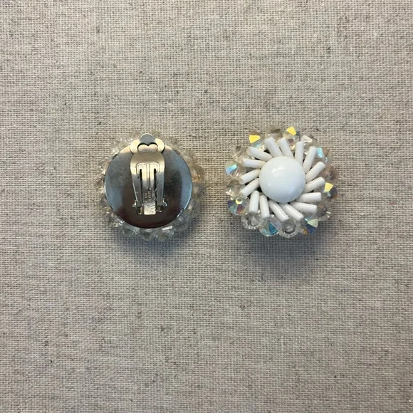✨ Vintage White Beaded Clip On Earrings - Picture 2 of 4